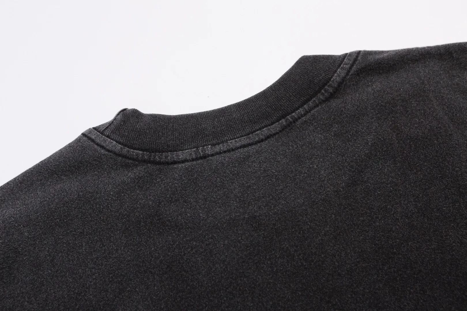 Saint Michael SAINT rainbow printed monogram washed and distressed loose long-sleeved VTG loose bottoming long-sleeved T-shirt Fabric: 260g Style number: SM11 Size: S-M-L-XL Color: Black Price: P156